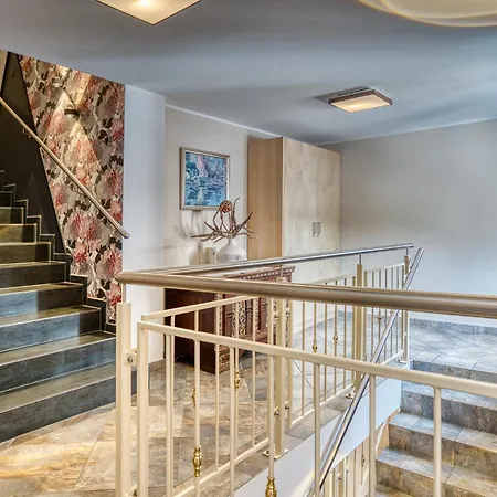 Ξενοδοχείο Sonnenhof Centrum 4*